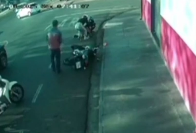 Vídeo: pitbull escapa de casa e ataca três pessoas em São Paulo 1 pitbull escapa de casa e ataca três pessoas em São Paulo - Foto: Reprodução