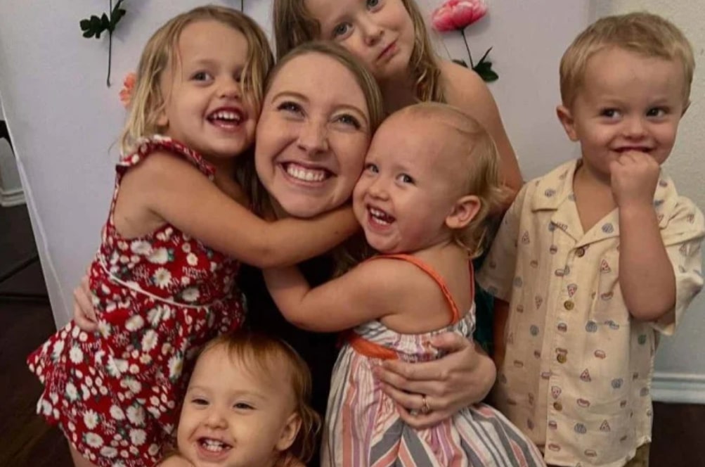 Mulher adota gêmeos e depois descobre que está grávida de gêmeas - Foto: Reprodução/Instagram/@bayleecypress