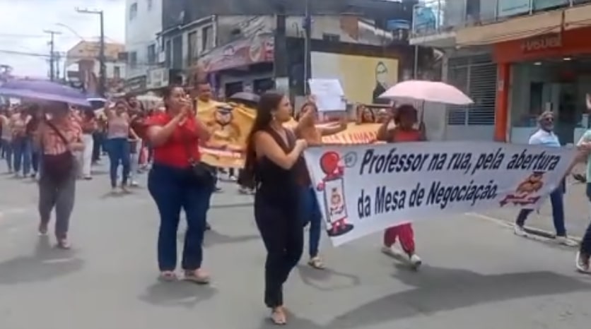 Professores protestam pelas ruas de São Lourenço da Mata 1 Foto: Reprodução/Redes Sociais