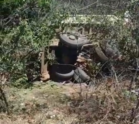 Estouro de pneu causa acidente em ST; veículo saiu da pista e tombou 1 Foto: Reprodução