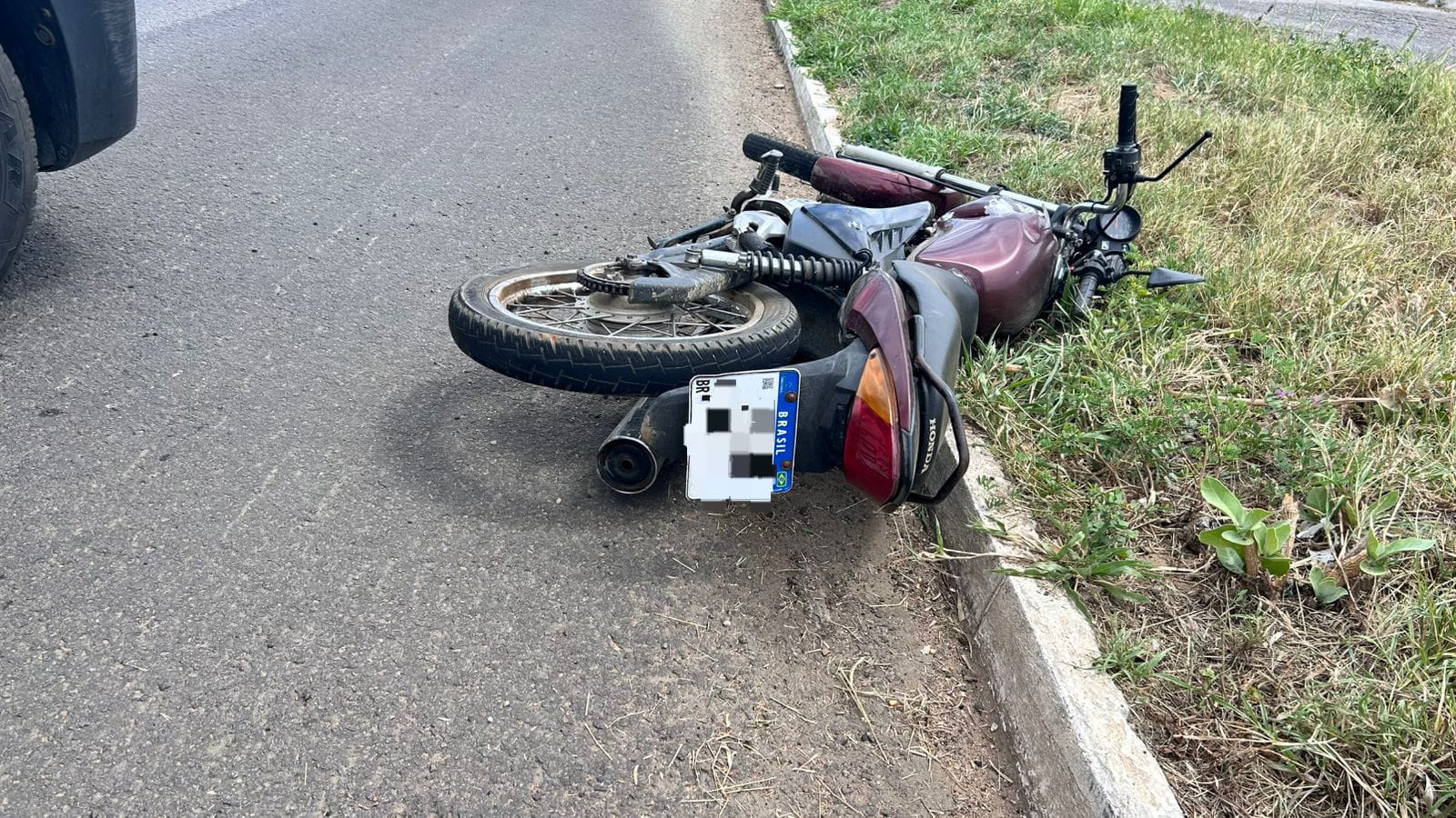 Colisão entre carro e moto deixa vítima grave na BR-232 em Serra Talhada