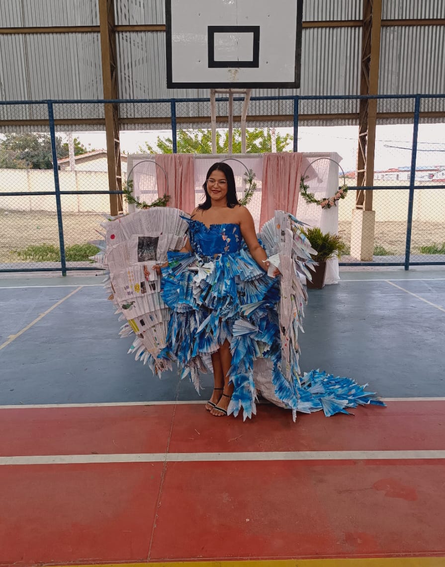 Escola realiza Desfile Ecológico com roupas recicladas em ST