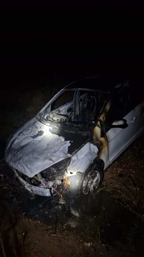 Domingo Quente: Carro pega fogo na PE-418 e Bombeiros são acionados