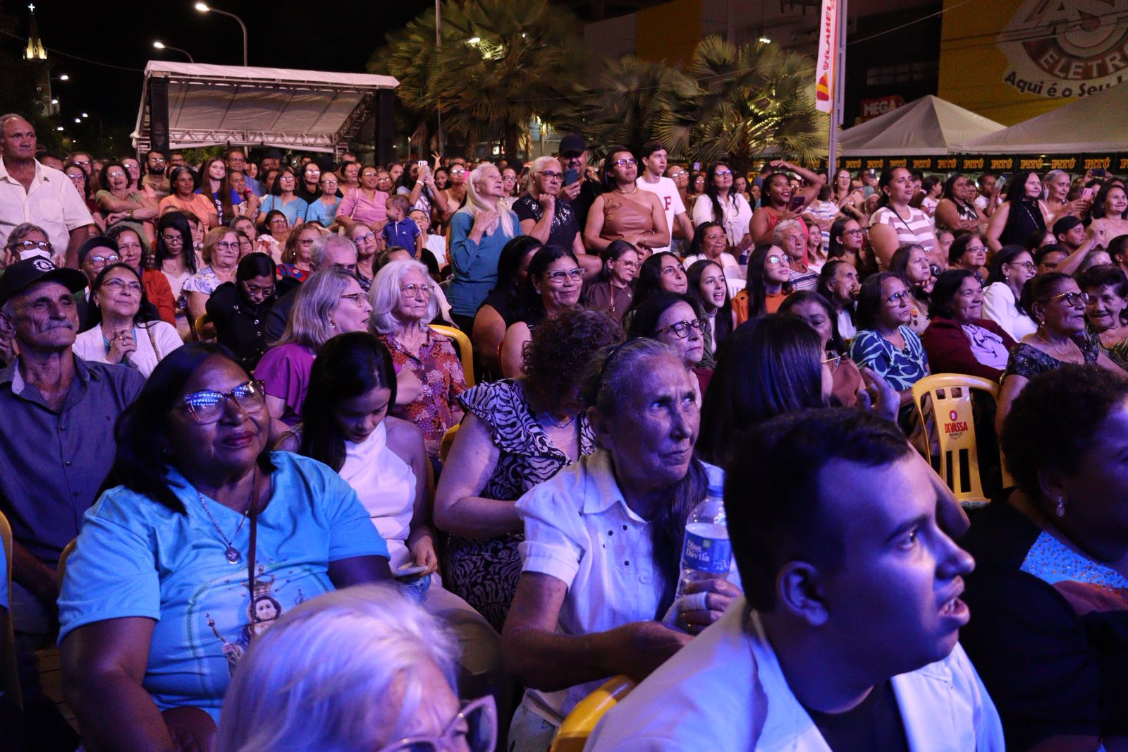 Padre Alessandro abre festa e Márcia diz que não há espaço para ódio