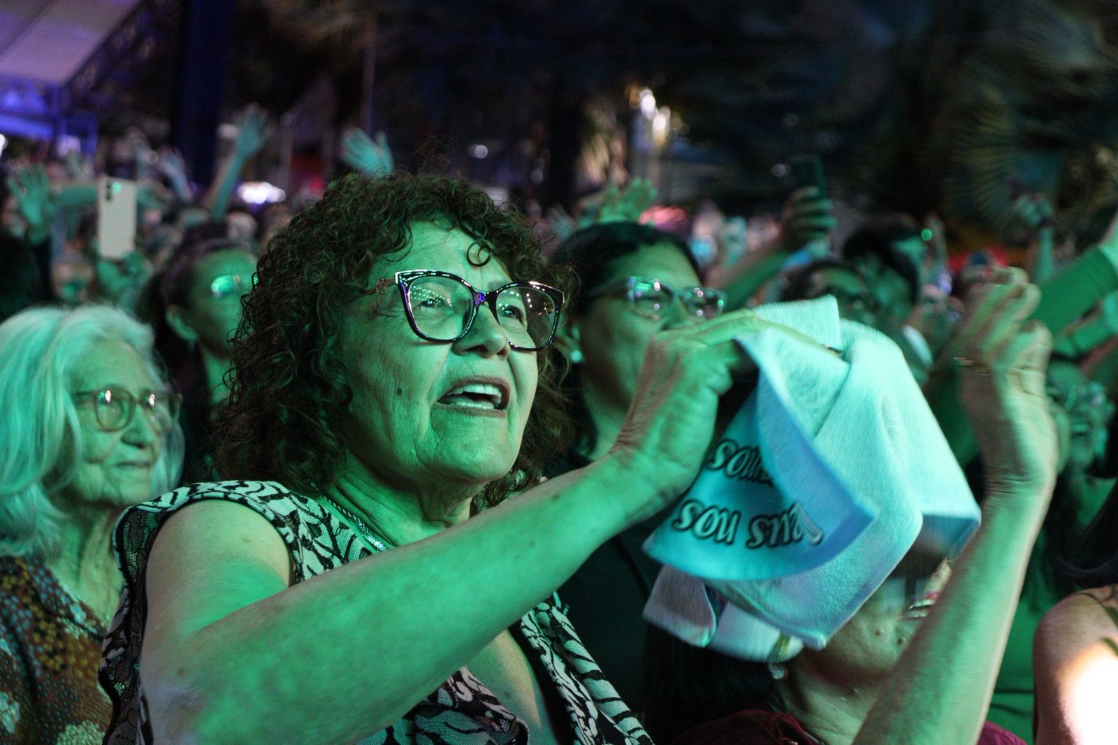 Padre Alessandro abre festa e Márcia diz que não há espaço para ódio