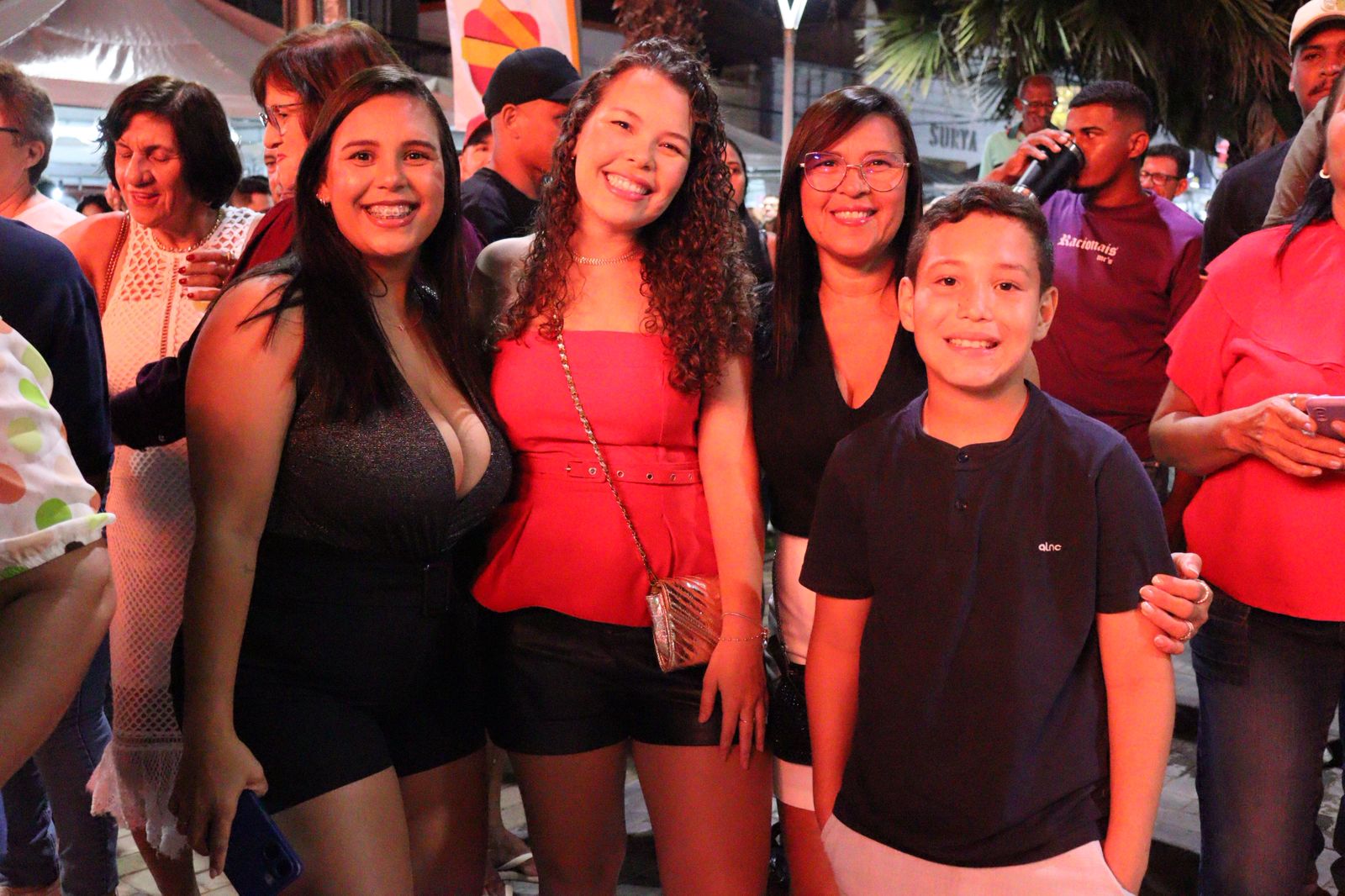 Artistas trazem alegria e descontração à Praça Sérgio Magalhães em ST