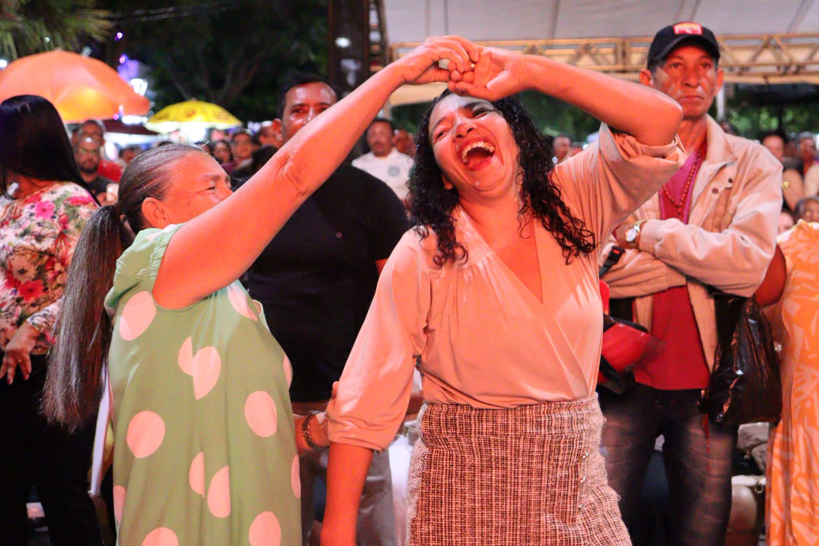 Artistas trazem alegria e descontração à Praça Sérgio Magalhães em ST