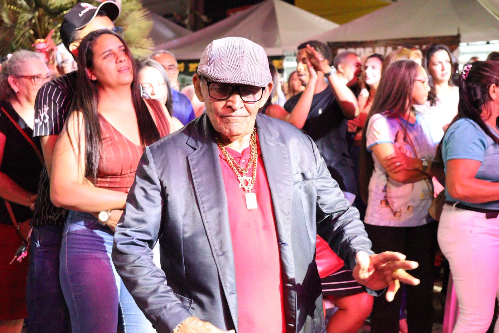 Artistas trazem alegria e descontração à Praça Sérgio Magalhães em ST