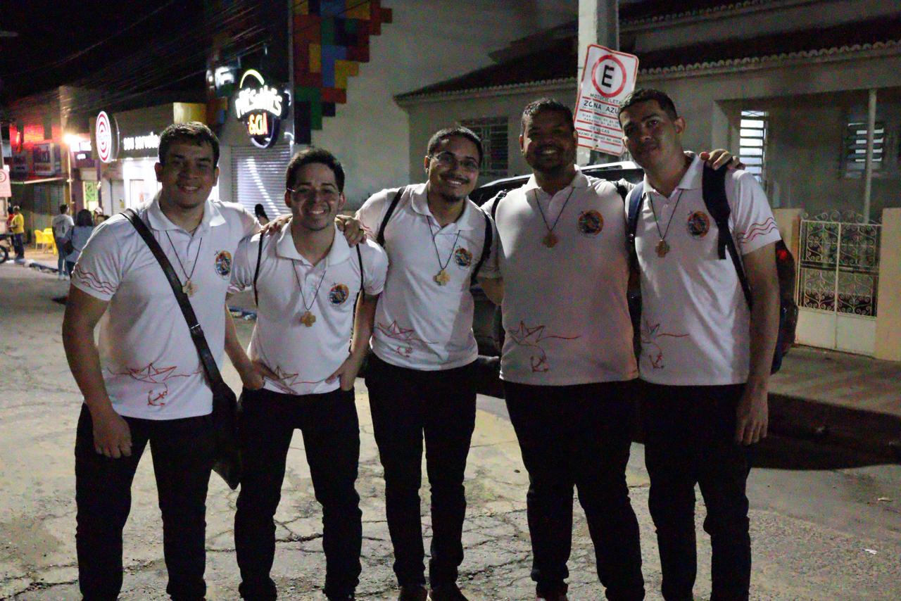 Jovens tomam conta das ruas de Serra Talhada e fazem romaria de fé