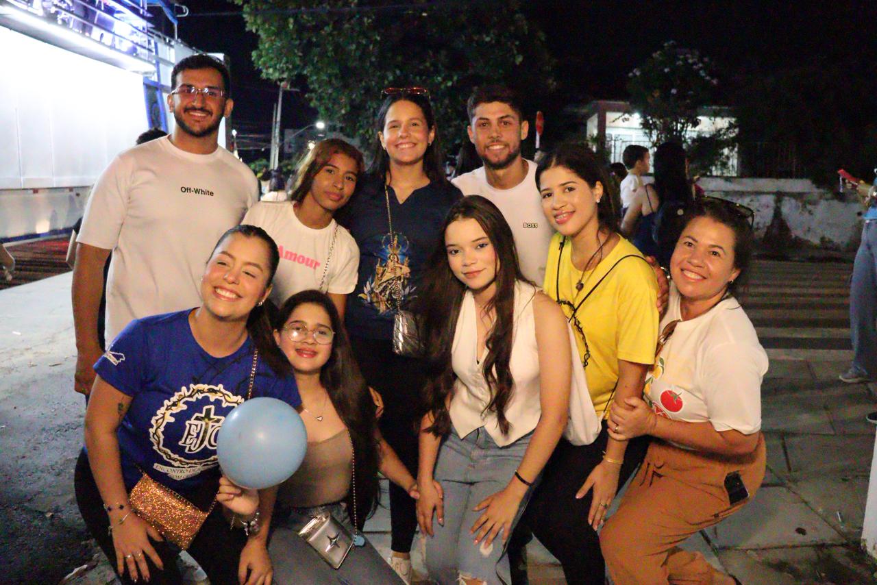 Jovens tomam conta das ruas de Serra Talhada e fazem romaria de fé