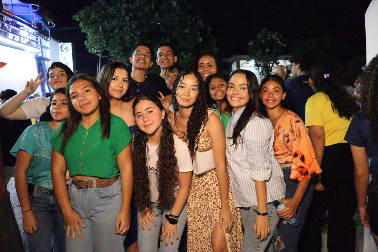 Jovens tomam conta das ruas de Serra Talhada e fazem romaria de fé