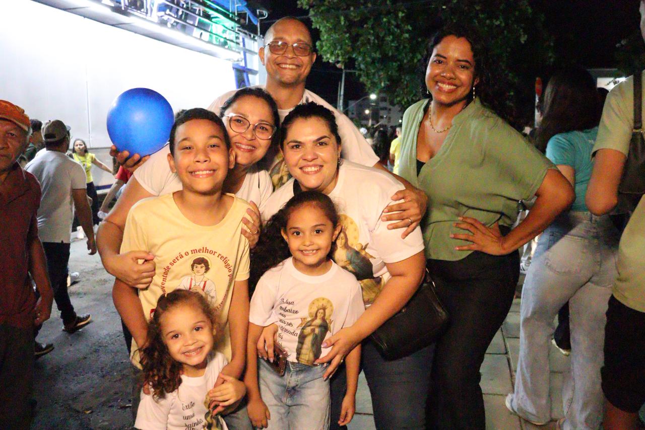 Jovens tomam conta das ruas de Serra Talhada e fazem romaria de fé