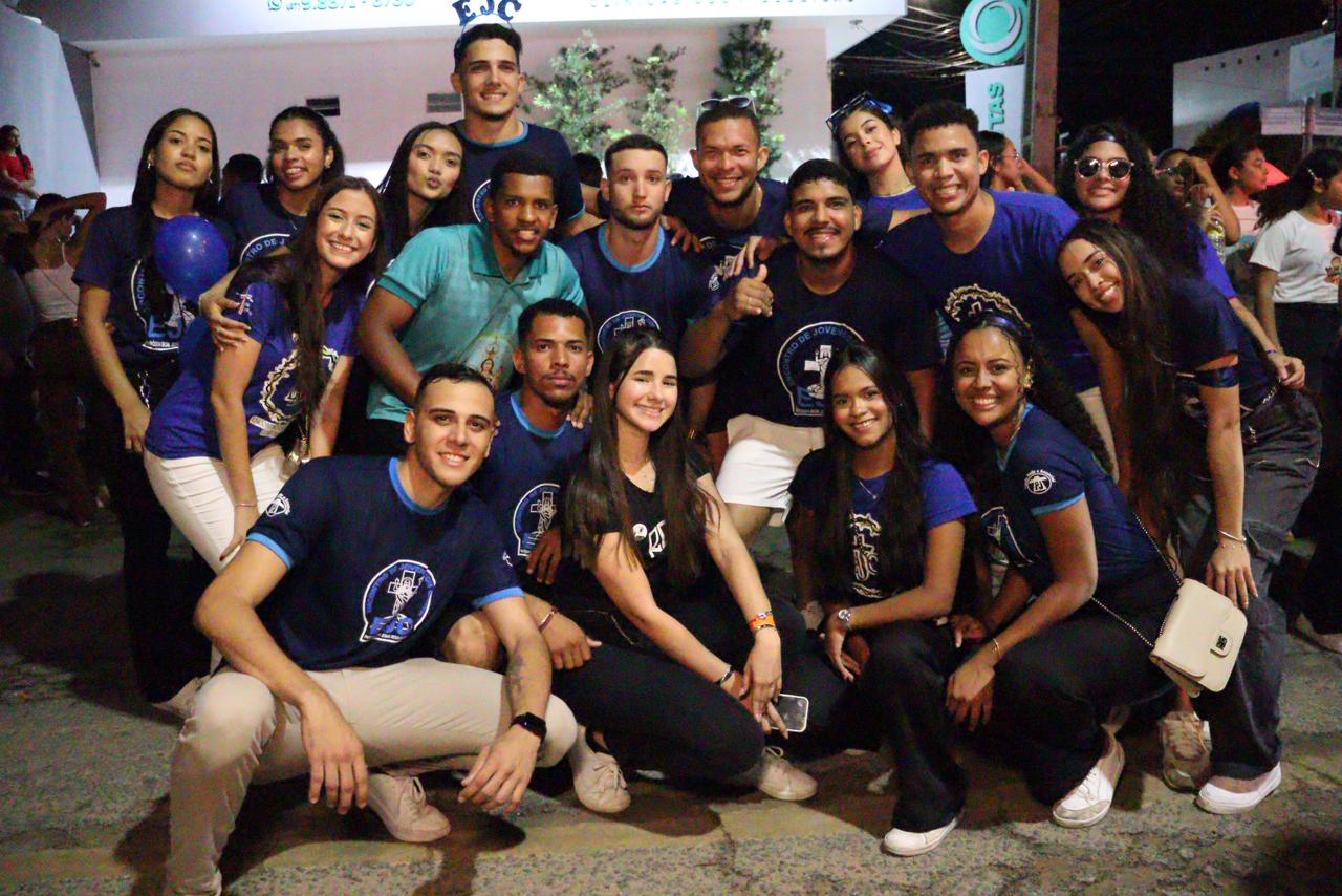 Jovens tomam conta das ruas de Serra Talhada e fazem romaria de fé