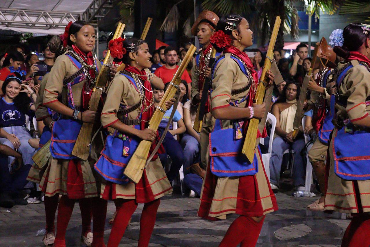 Emoção marcou show de banda de rock católico na Sérgio Magalhães