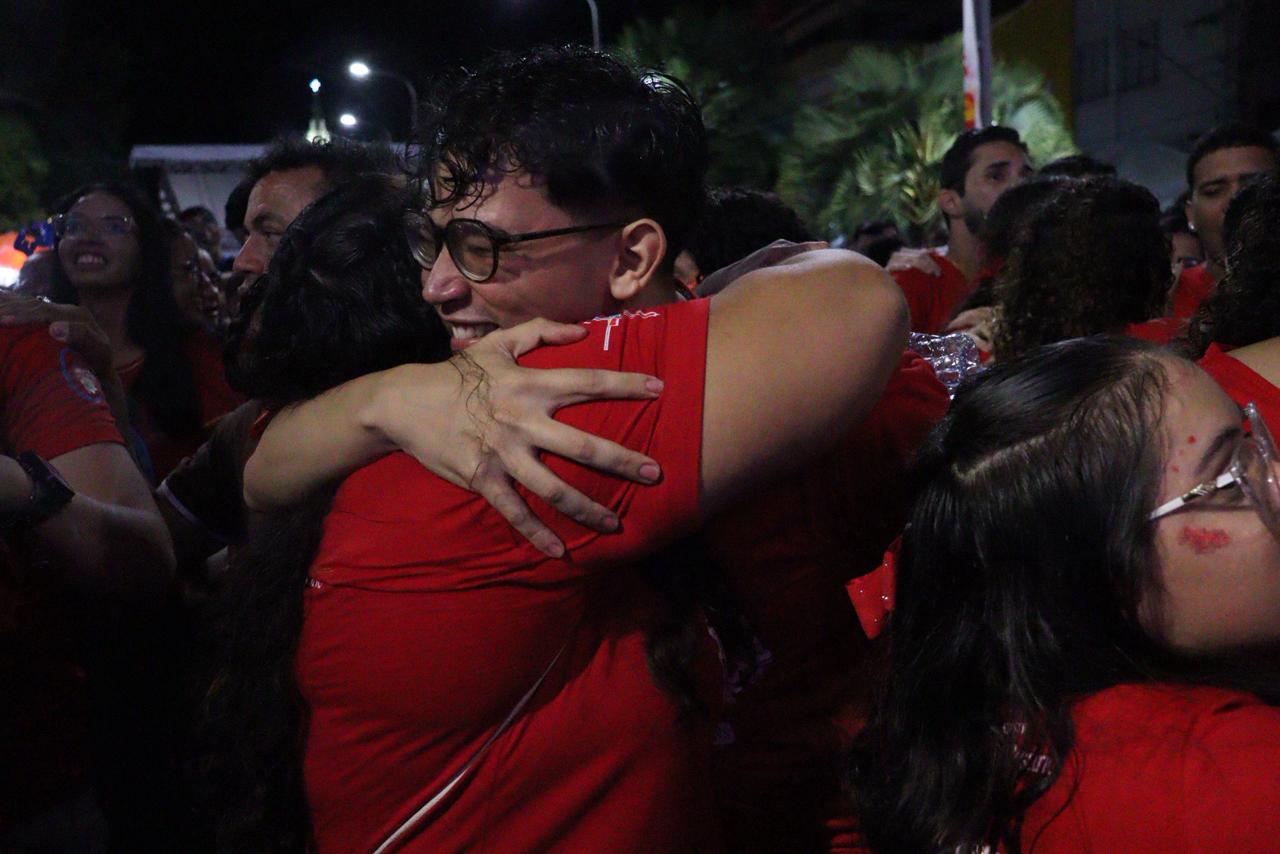 Emoção marcou show de banda de rock católico na Sérgio Magalhães