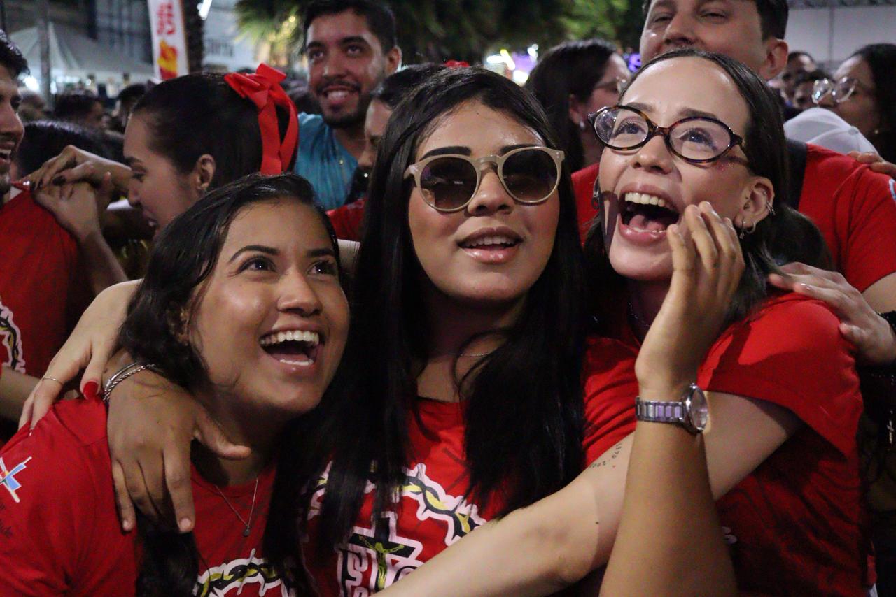 Emoção marcou show de banda de rock católico na Sérgio Magalhães