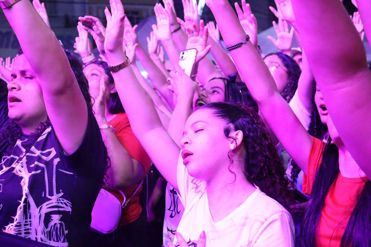 Emoção marcou show de banda de rock católico na Sérgio Magalhães