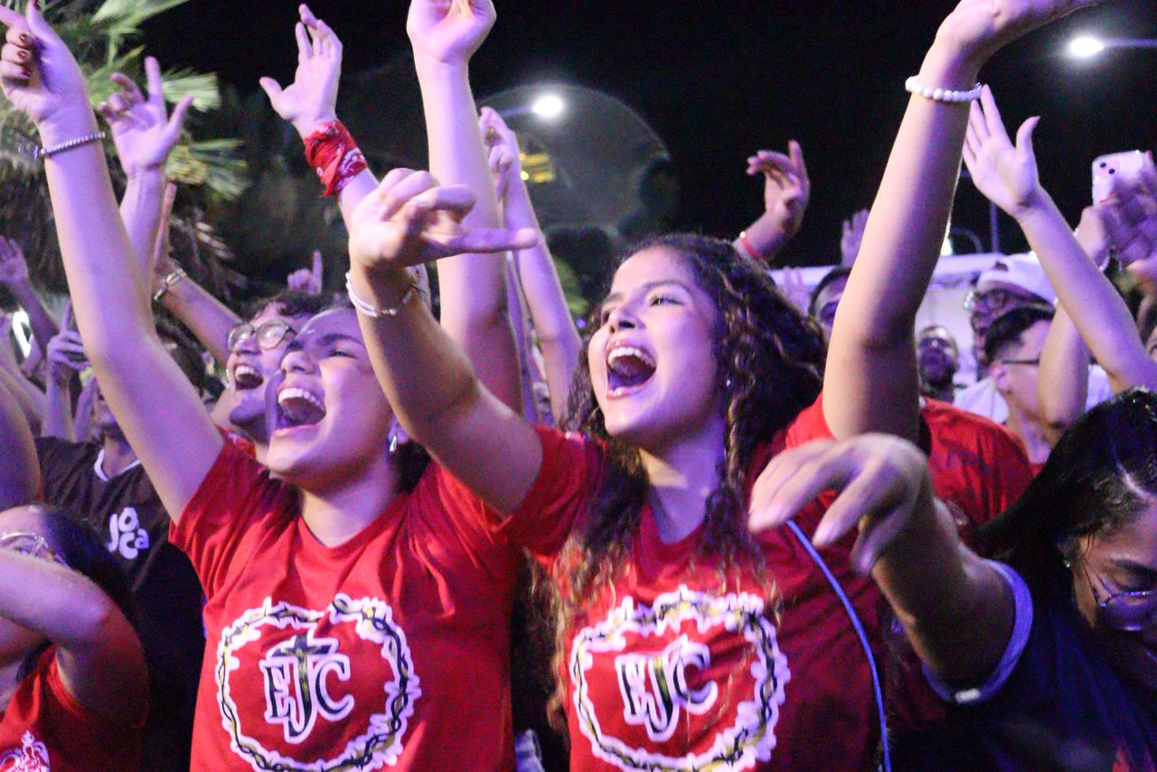 Emoção marcou show de banda de rock católico na Sérgio Magalhães