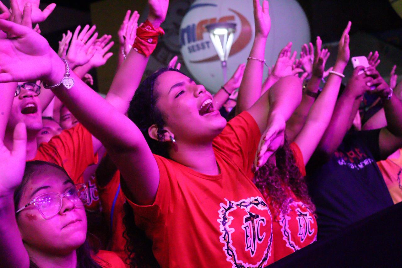 Emoção marcou show de banda de rock católico na Sérgio Magalhães