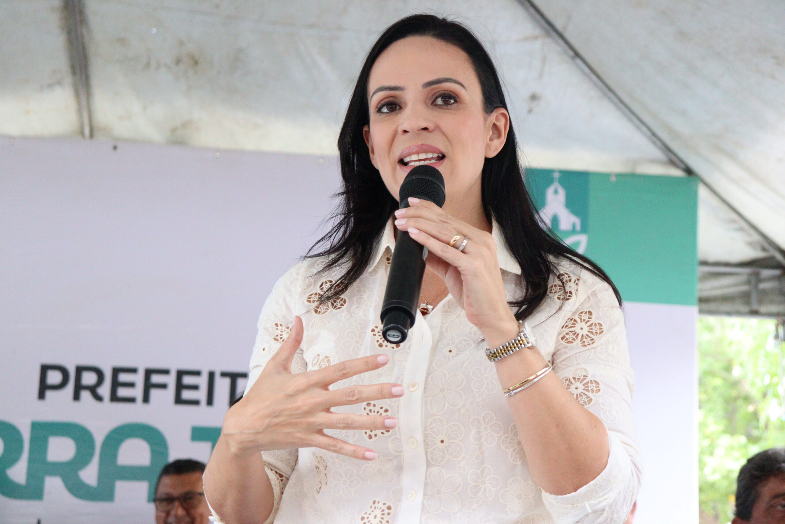 'Vão precisar de muito blá blá blá pra nos tirar desse rumo', diz Márcia