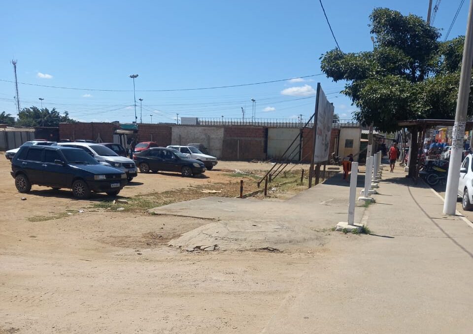 Moradora denuncia destruição de calçadão por veículos no Centro de ST