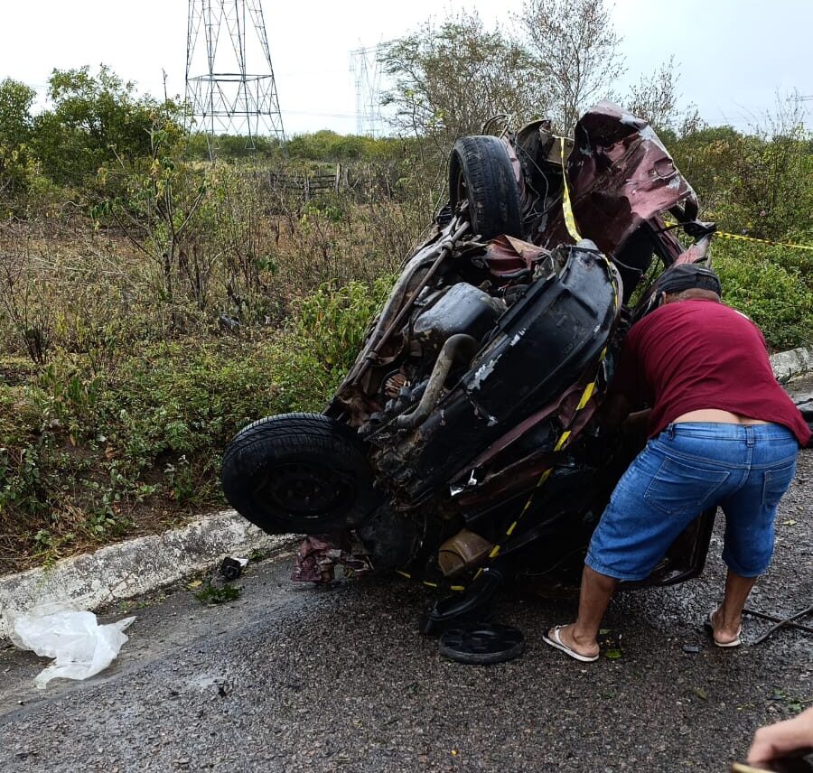 Motorista escapa de acidente grave no Sertão após colisão com carreta 1 Imagens cedidas ao Farol com exclusividade