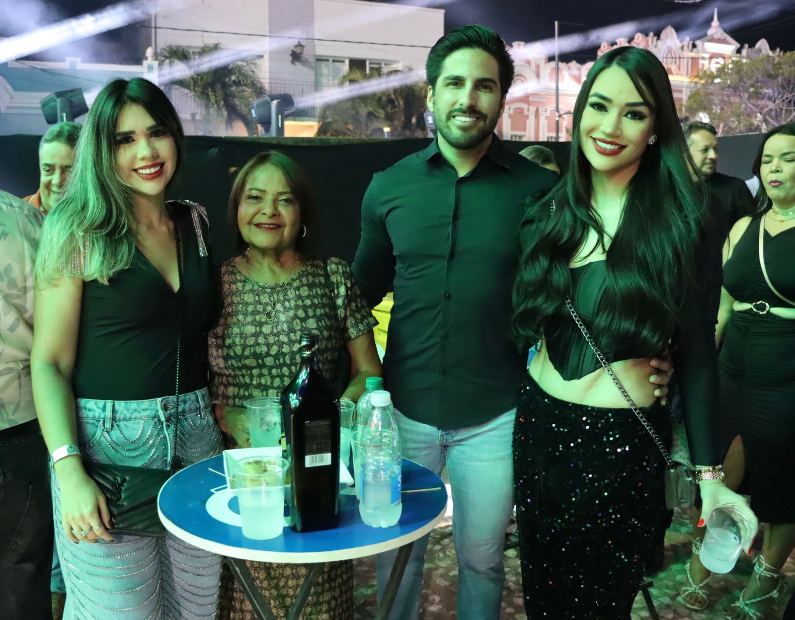 Atel celebra 20 anos com noite de festa nas ruas e receita de sucesso