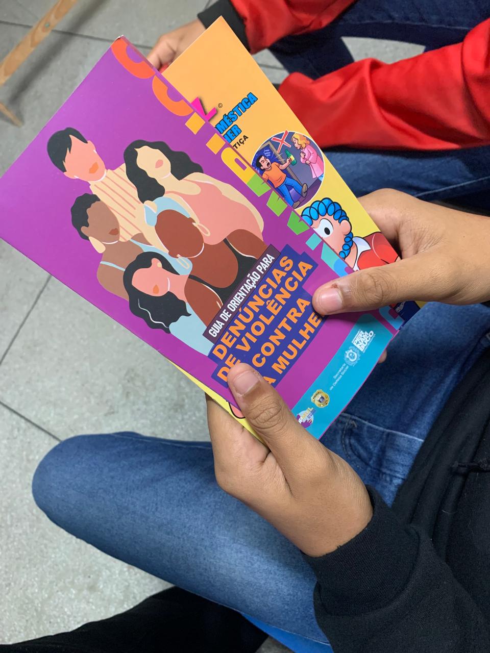 Polícia Civil realiza ação educativa em ST no combate à violência contra mulher