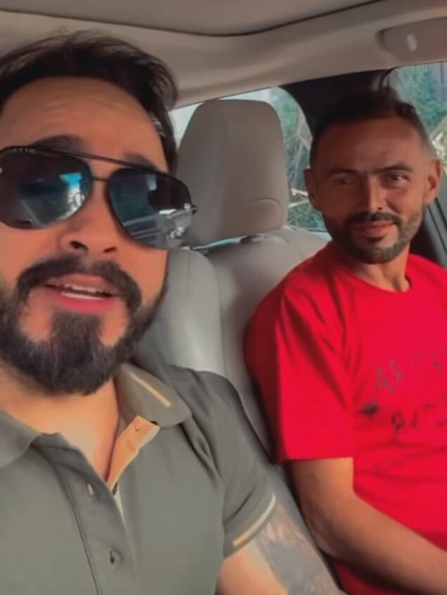 Morador de rua surpreende com talento e é lançado cantor em ST 1 Morador de rua surpreende com talento e é lançado cantor em ST