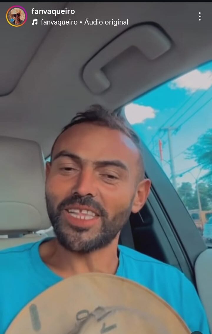 Morador de rua surpreende com talento e é lançado cantor em ST