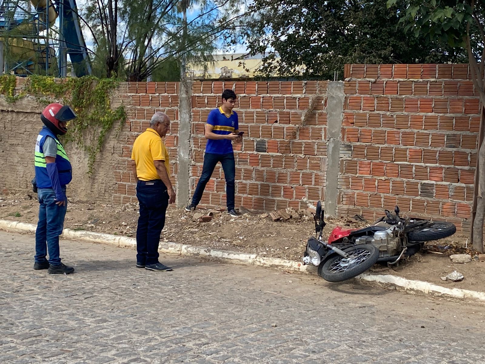 Colisão no bairro AABB deixa um ferido na tarde desta quarta-feira (13)