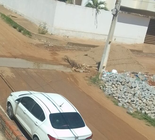 Esgoto estourado 'inferniza' cotidiano de moradores no bairro AABB, em ST 1 Esgoto estourado 'inferniza' cotidiano de moradores no bairro AABB, em ST