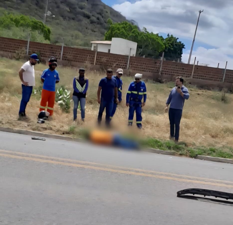 Colisão entre carro e moto deixa vítima grave na BR-232 em Serra Talhada 1 Colisão carro e moto