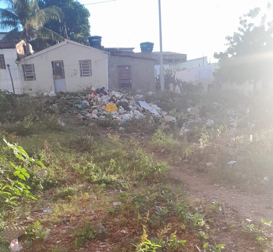 Moradora reclama de surgimento de lixão em bairro de ST: "Não aguento mais", diz 1 Foto cedida ao Farol de Notícia