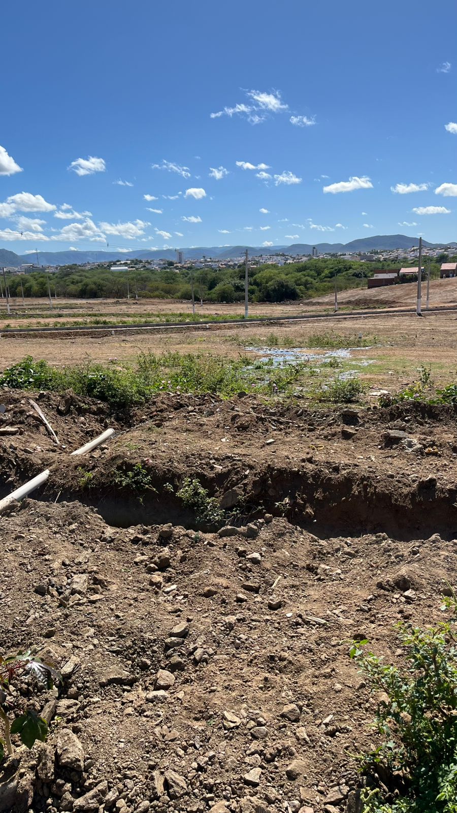 Moradora denuncia esgotos a céu aberto na Caxixola e proliferação de insetos