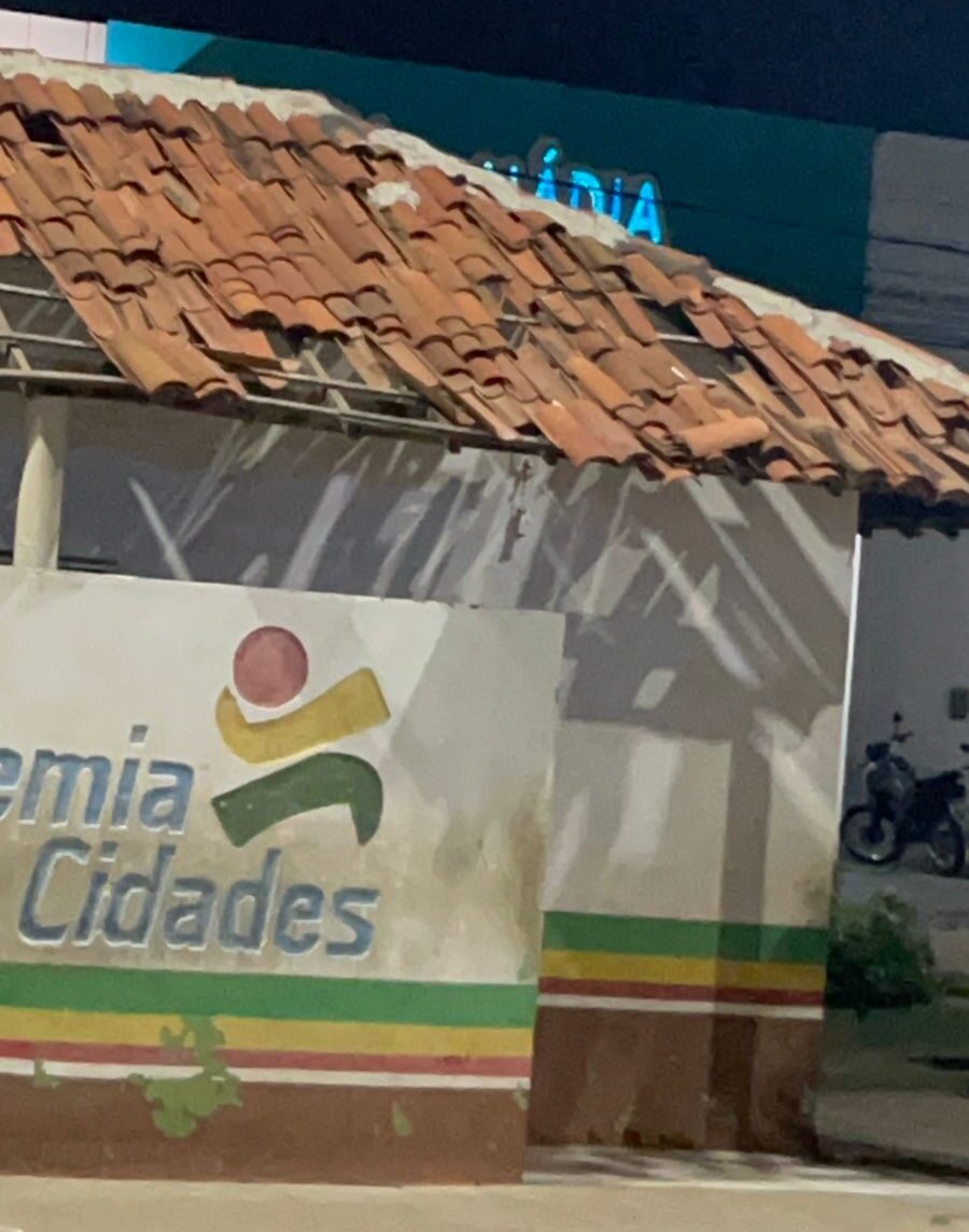 Mãe denuncia risco de acidente em praça de Serra Talhada e alerta a prefeitura 1 Mãe denuncia risco de acidente em praça de Serra Talhada e alerta a prefeitura