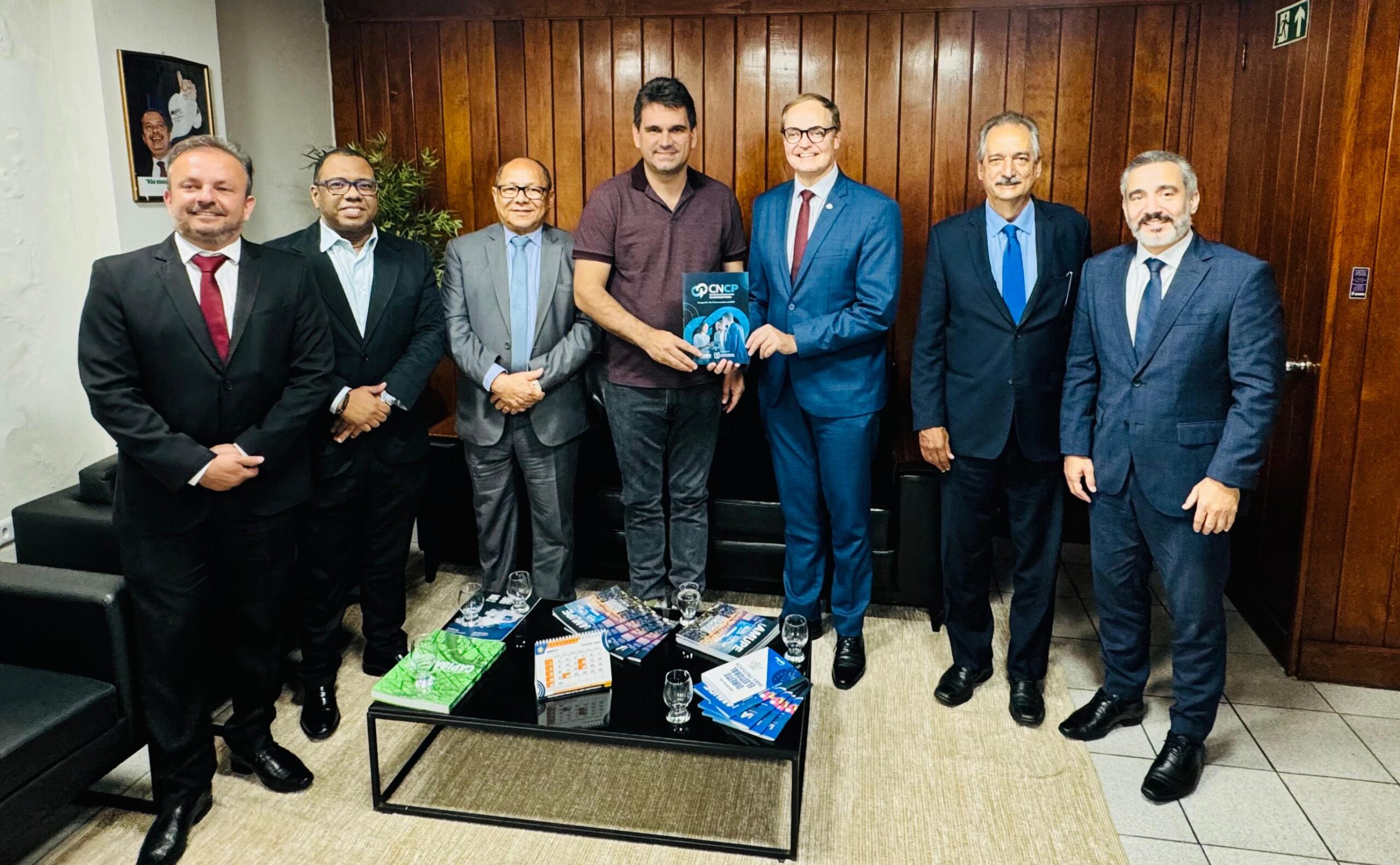 Marcelo Gouveia recebe dirigentes do CFC e CRC/PE 1 Marcelo Gouveia recebe dirigentes do CFC e CRC/PE - Foto: Carolina Coutinho