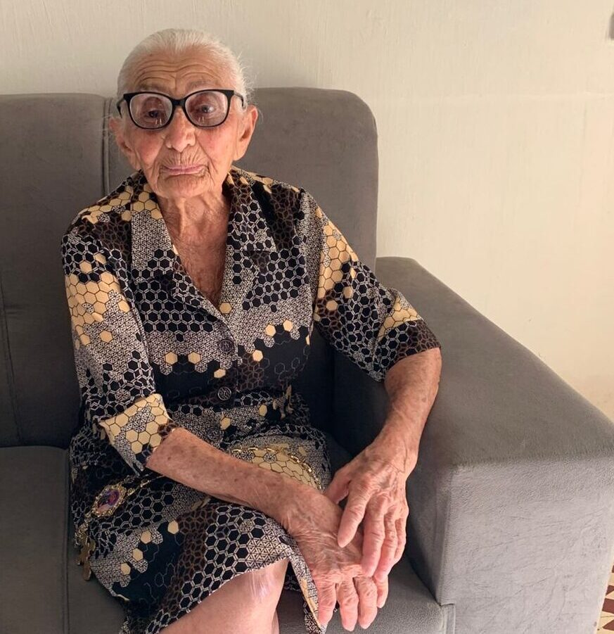 Costureira de 93 anos guarda memórias felizes da Festa da Penha 1 Fotos: Lais Gomes/Farol de Notícias