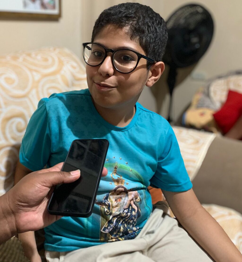 Família de ST descreve a emoção em receber a Bandeira da Penha