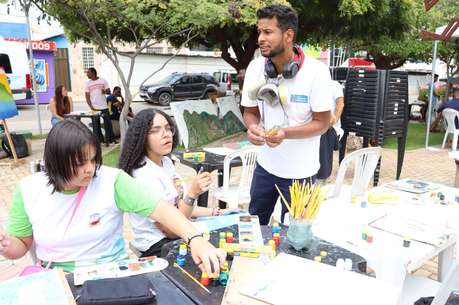 Pintando na Praça chega a Serra Talhada reunindo 50 artistas plásticos