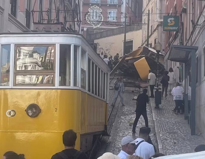 Sobe para 17 número de mortos após bondinho descarrilar em Lisboa 1 Sobe para 17 número de mortos após bondinho descarrilar em Lisboa - Foto: Facebook / Reprodução