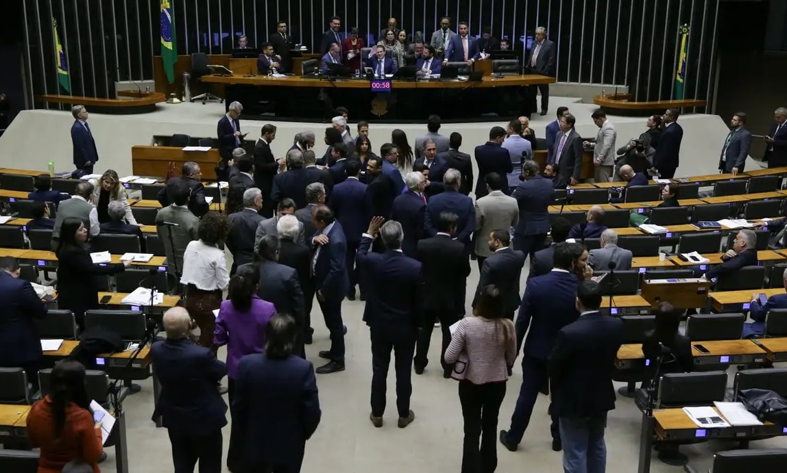 PEC da Blindagem: entenda proposta que dificulta processos criminais contra parlamentares 1 PEC da Blindagem: entenda proposta que dificulta processos criminais contra parlamentares - Foto: Lula Marques/Agência Brasil