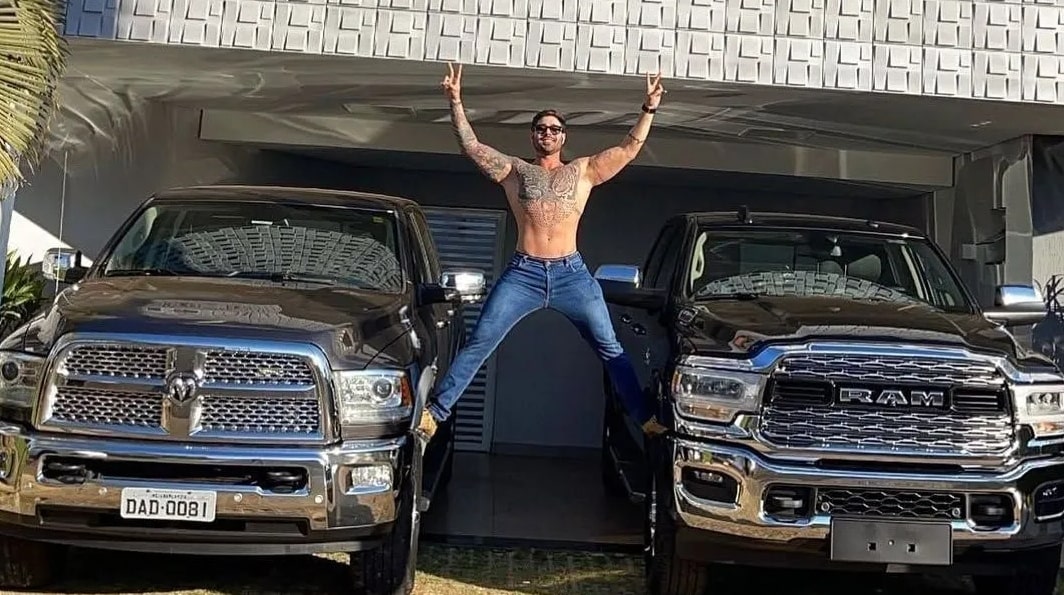 Influenciador condenado a 23 anos e foragido da justiça brasileira é preso nos Emirados Árabes 1 Influenciador condenado a 23 anos e foragido da justiça brasileira é preso nos Emirados Árabes - Foto: Reprodução/Instagram