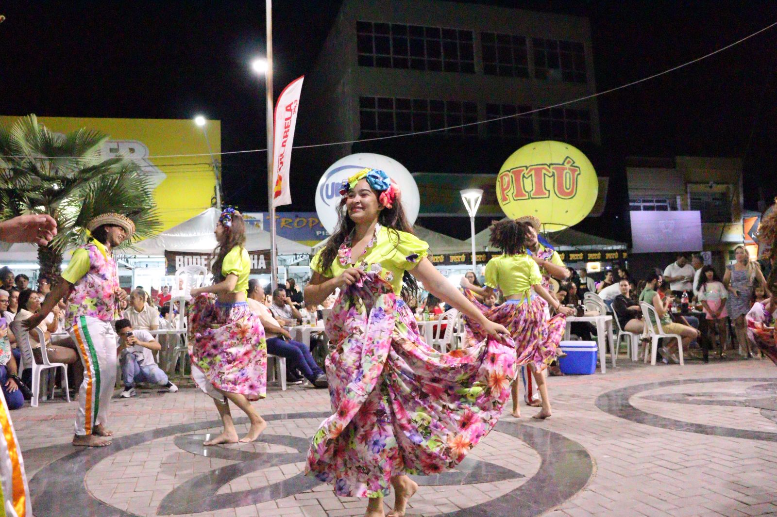 Shows de Adilson Ramos e Ricardo Cardouzo animaram gerações nesta 2ª