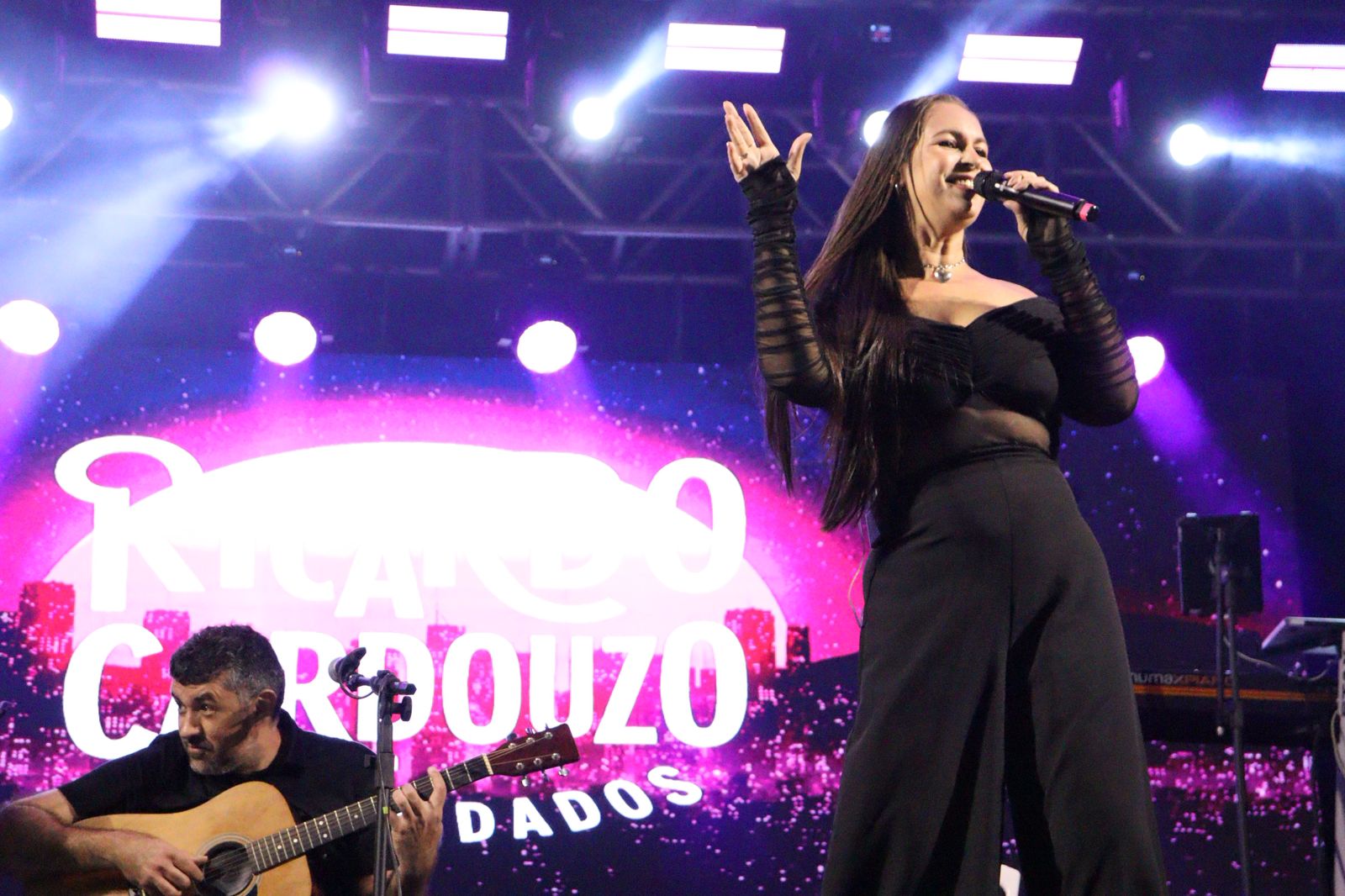 Shows de Adilson Ramos e Ricardo Cardouzo animaram gerações nesta 2ª