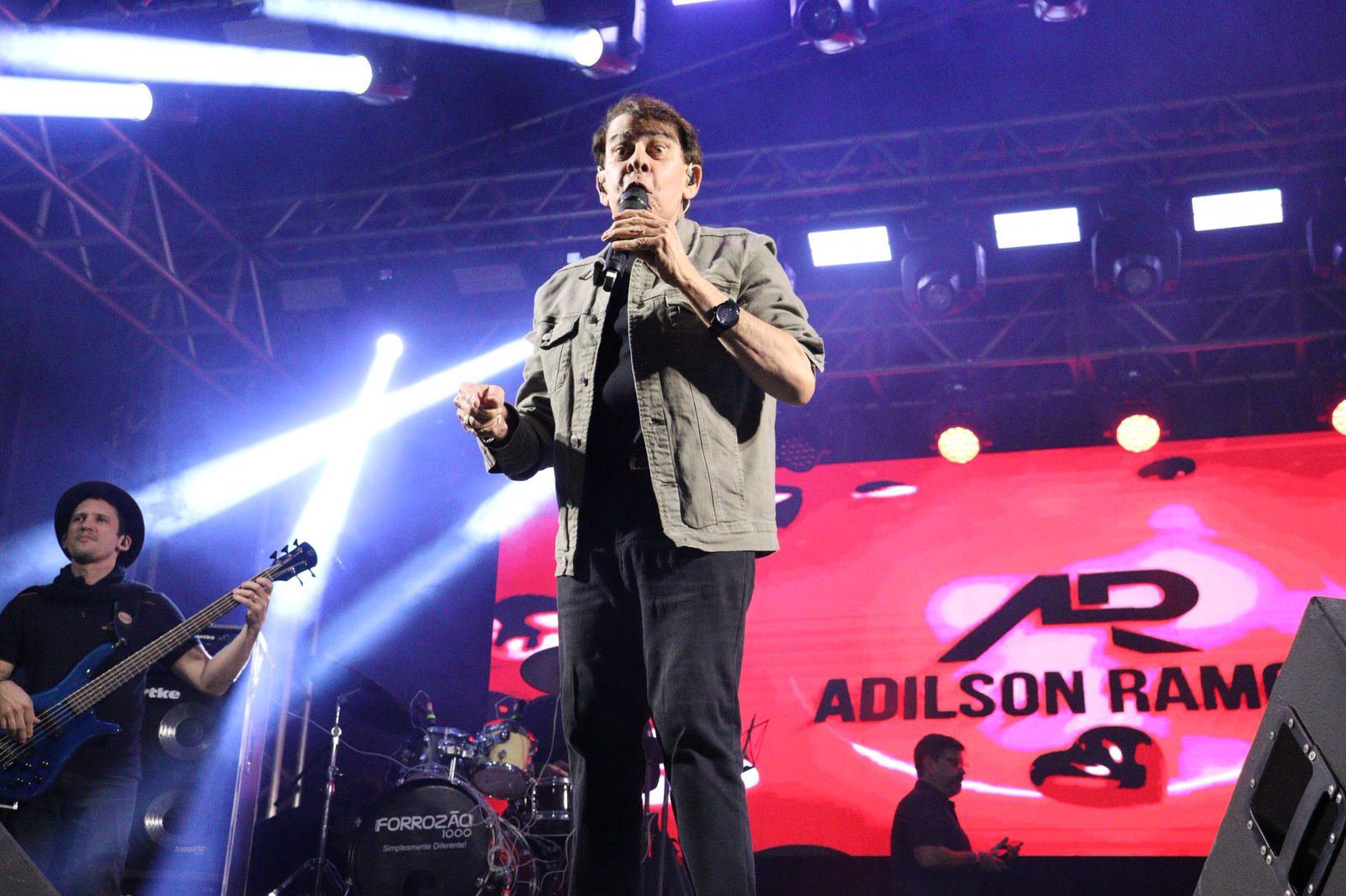 Shows de Adilson Ramos e Ricardo Cardouzo animaram gerações nesta 2ª