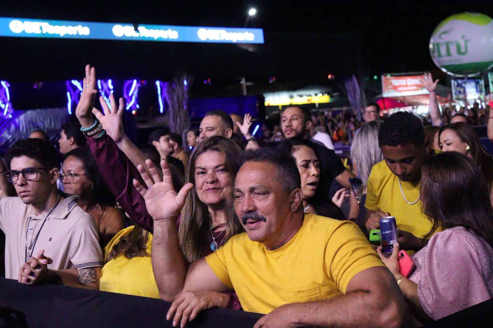 Léo Santana e Vicente Nery agitaram 1ª noite do Polo Nacional em ST