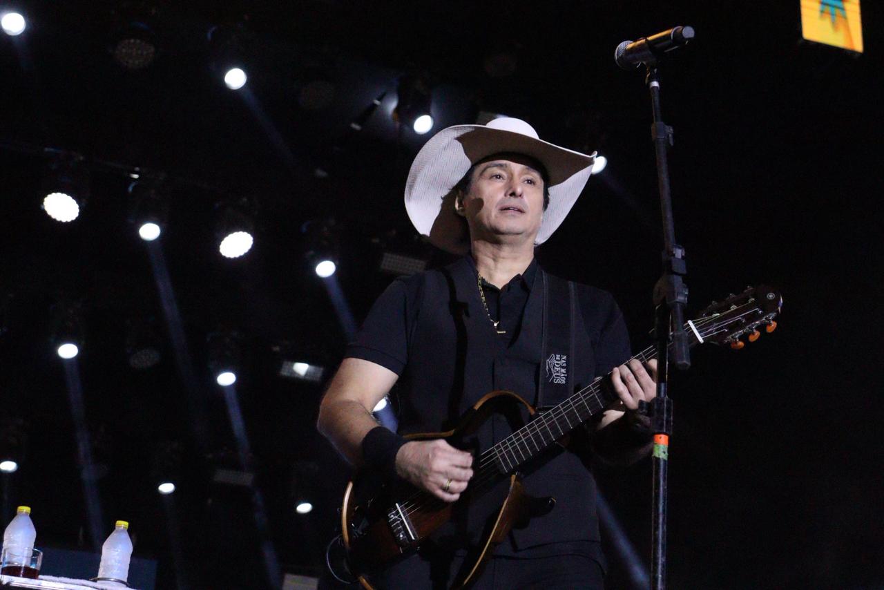 Léo Santana e Vicente Nery agitaram 1ª noite do Polo Nacional em ST