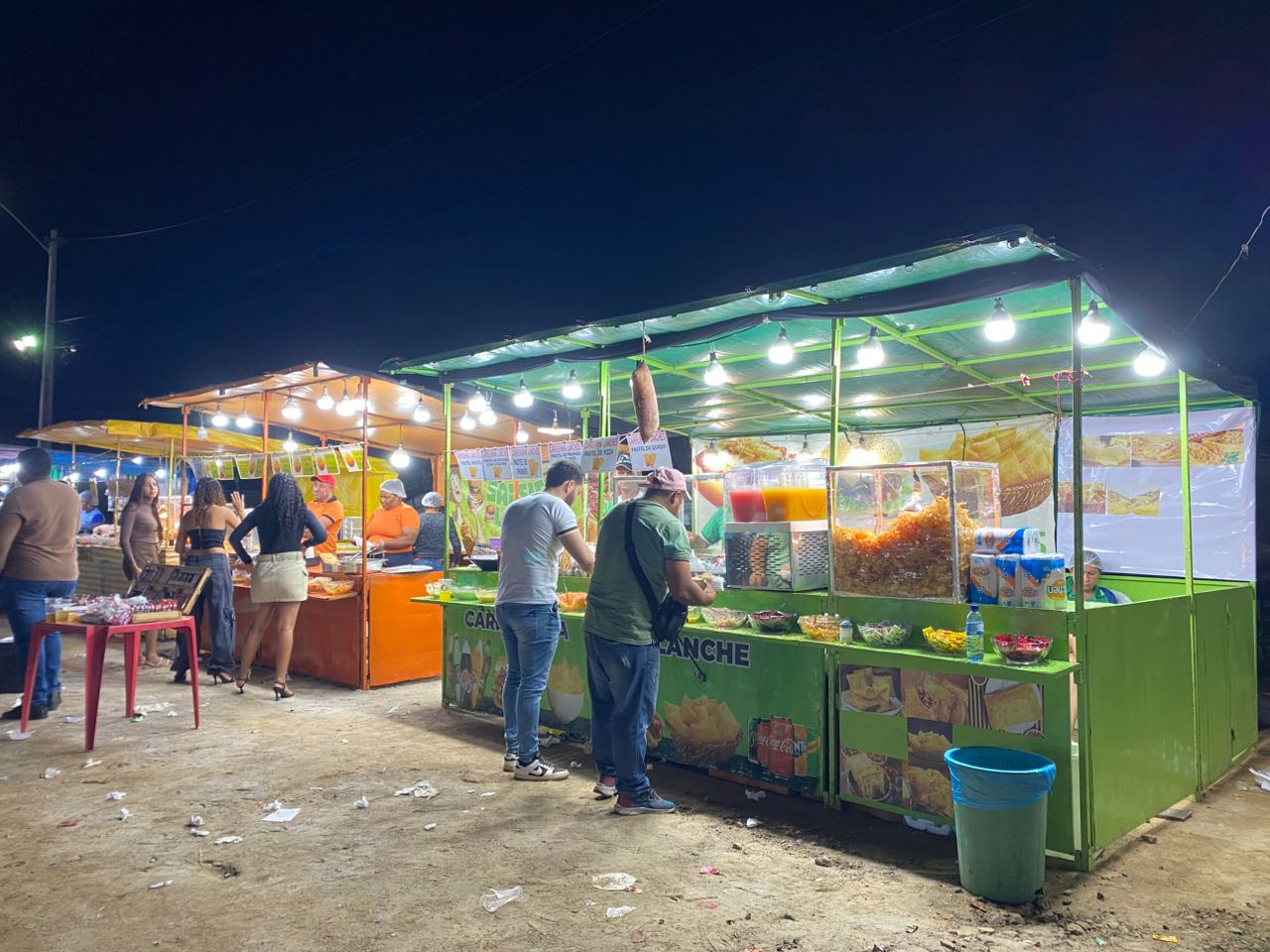 Barraqueiros reclamam das vendas na festa, mas mantêm a fé até último dia 1 Barraqueiros