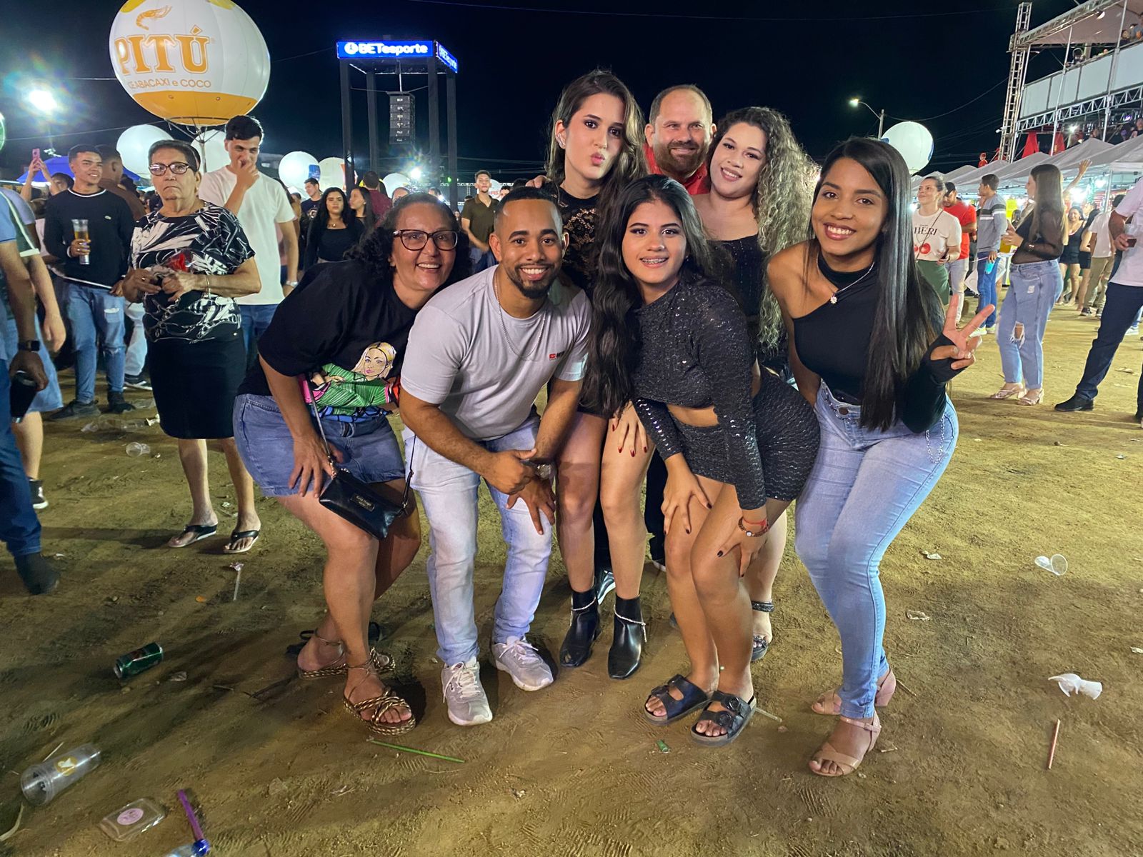 Público capricha nos looks e entrega beleza na Festa de Setembro 2025
